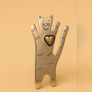 Whimsical Cat Brooch With Gold Heart – Vintage Style